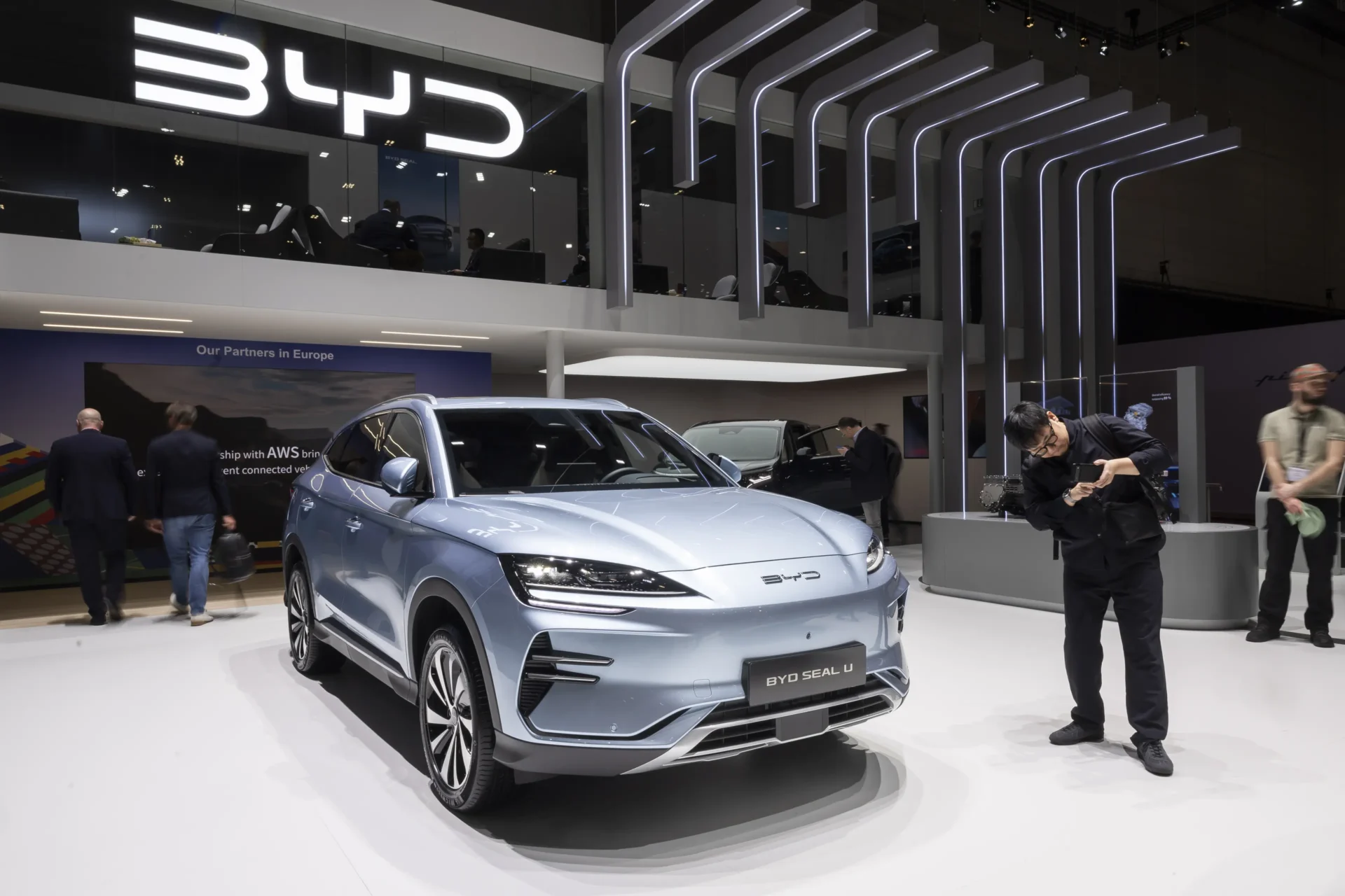 BYD Overtakes Ford, Signaling a Shift in the Global Auto Industry